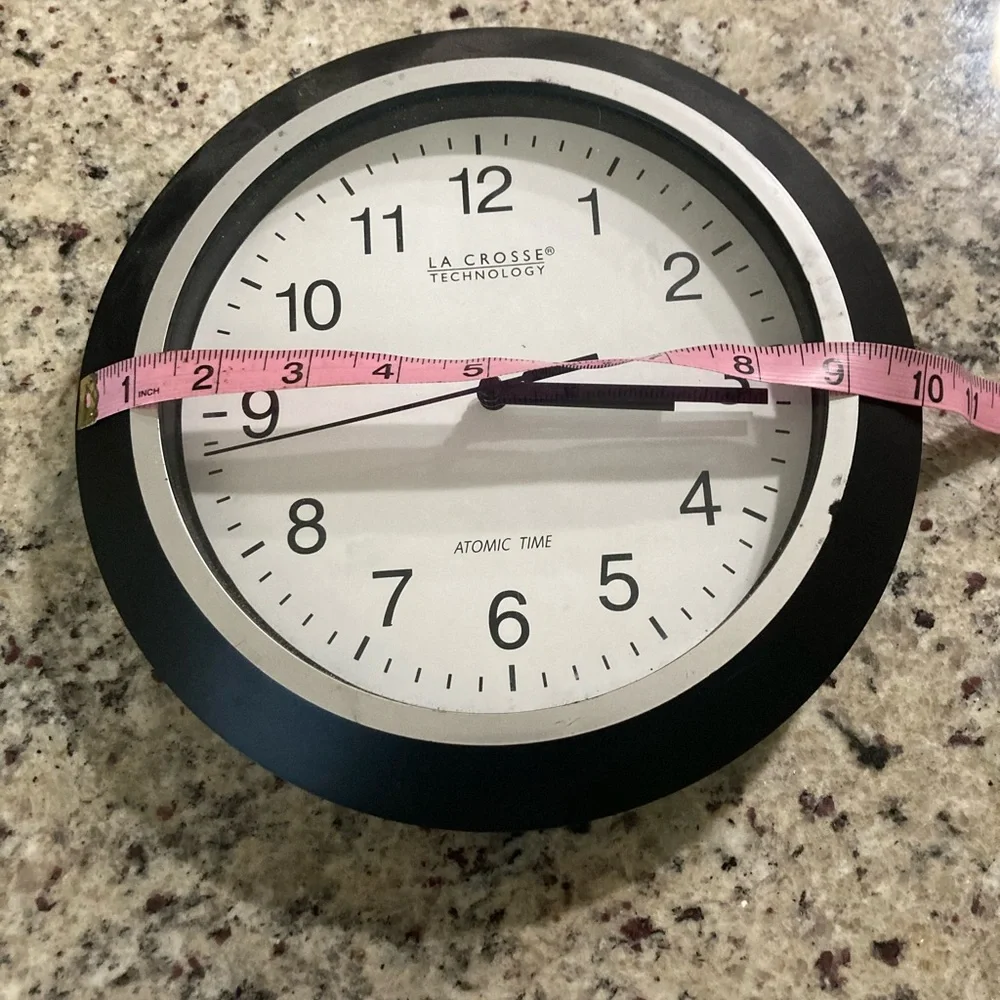 La Crosse Technology atomic analog wall clock has scuffs but works normally